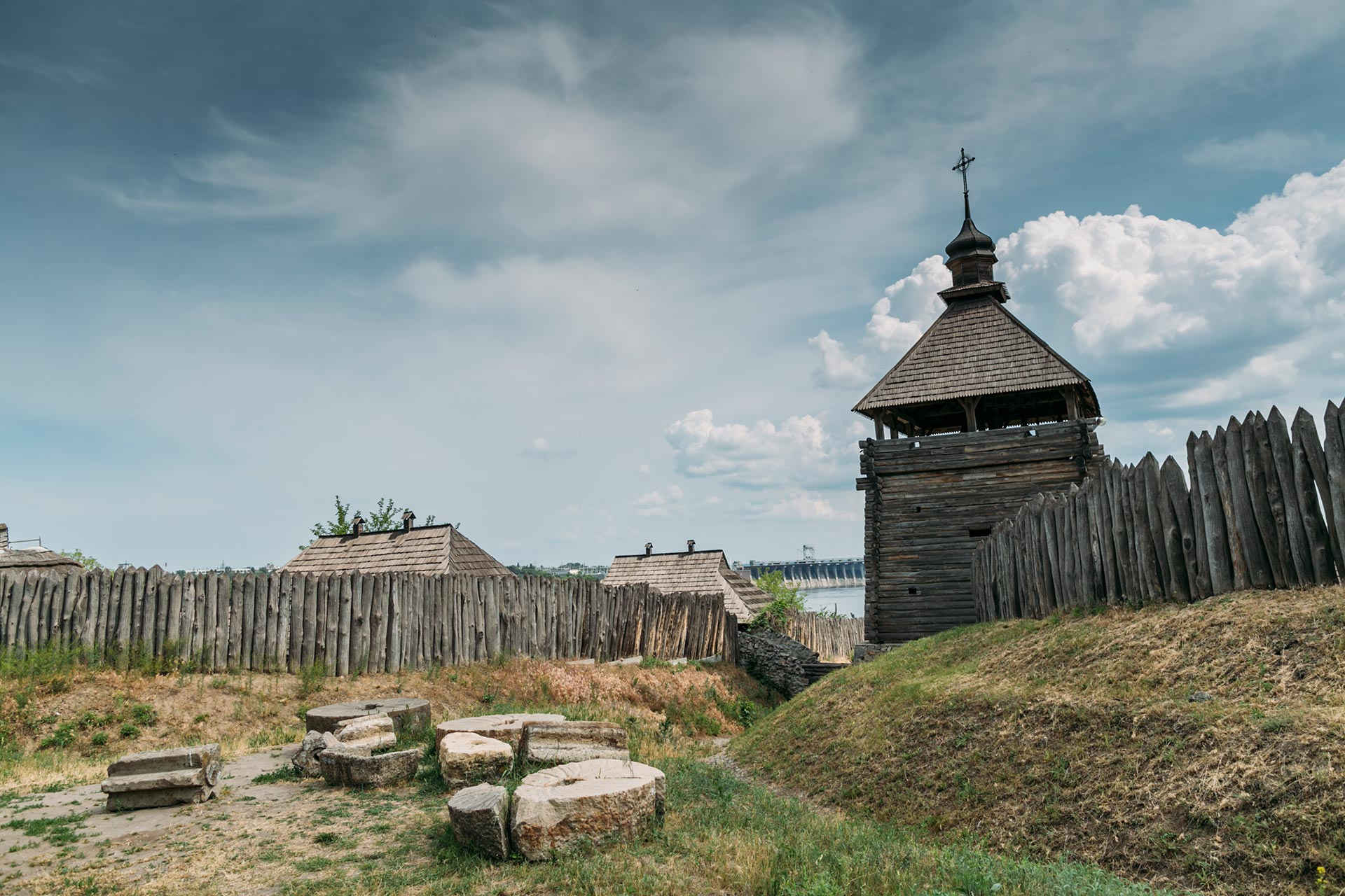 Запорожская сечь это. Остров Хортица площадь. Хортица Карелия. Запорожская Сечь крепость. Хортица Запорожье немецкое поселение.