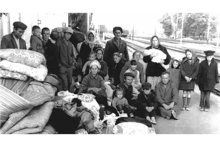 Crimean Tatars who tried to return, but were evicted in 1968. Photo: Wikimedia.