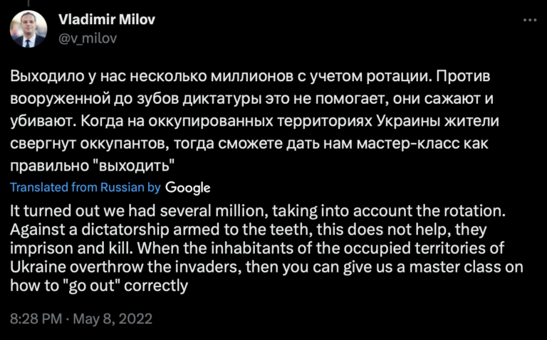 Tweets des Mitglieds des Nawalny-Teams Wladimir Milow. Im ersten Tweet behauptet er, dass Waldbrände in Sibirien sich nicht von den Taten der russischen Besatzer in den besetzten Gebieten der Ukraine unterscheiden. Im zweiten Tweet heißt es, „wenn die Einwohner der besetzten Gebiete der Ukraine die Besatzer stürzen, dann könnt ihr uns ja einen Kurs darin geben, wie man richtig ‚aussteigt‘“.