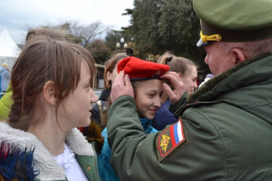 Як Росія перевиховує українських дітей на окупованих територіях