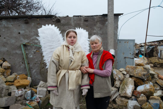 Фотопроєкт «Спільна коляда»: свято попри війну